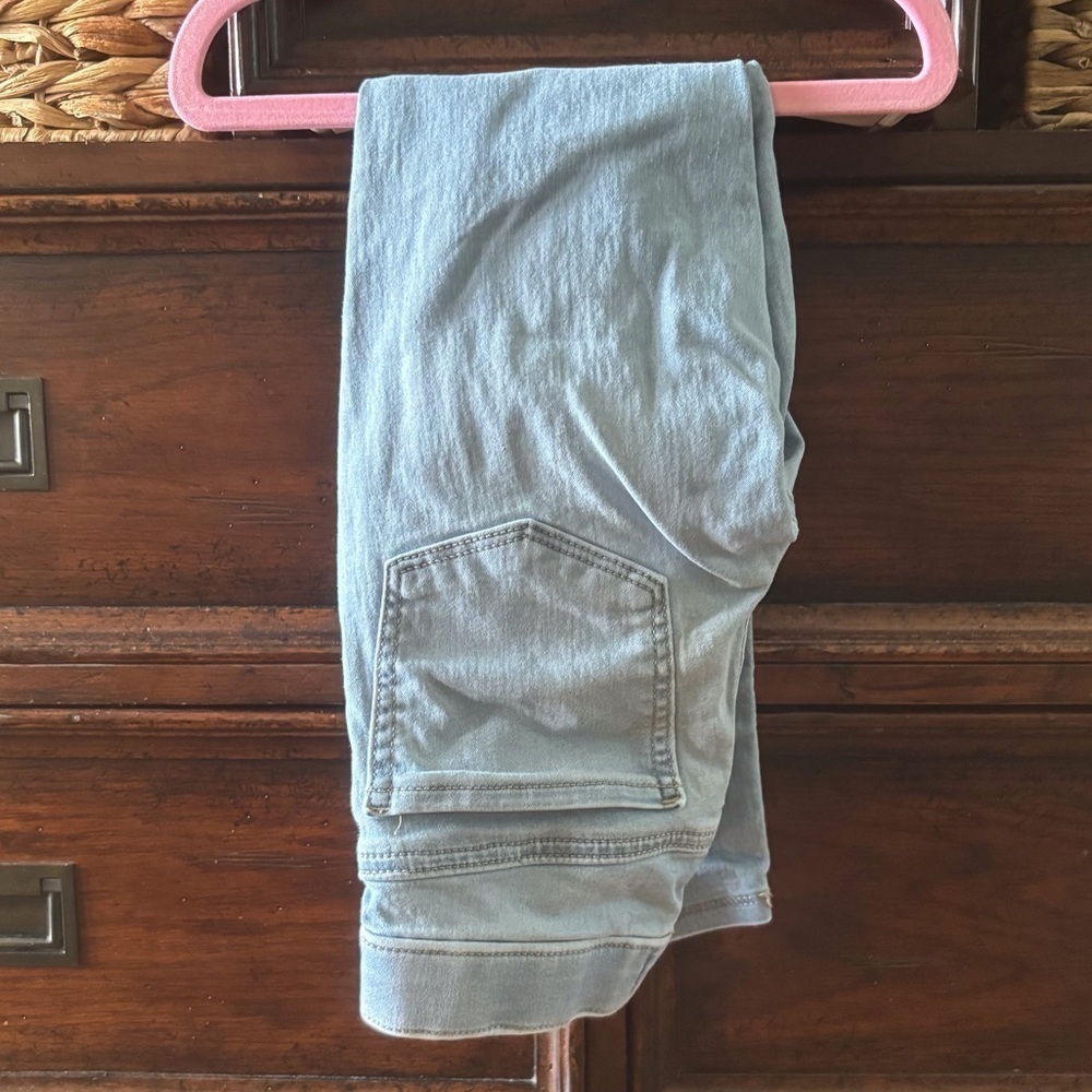 SO light wash pull on jeans in size 8